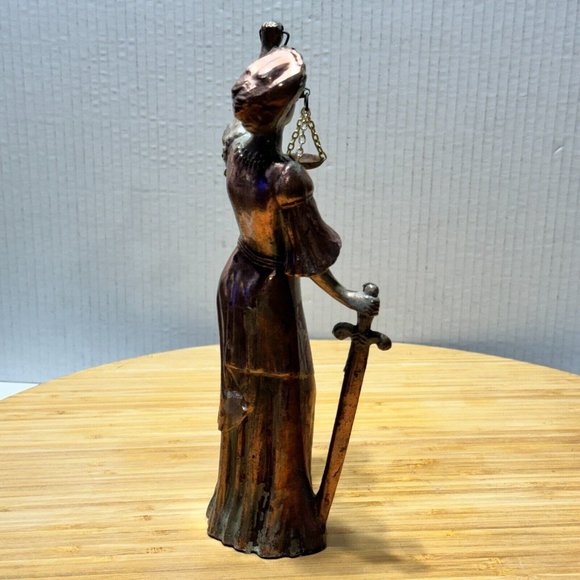 ๐๏ธ Blindfolded Lady Justice 9.5" Brass Sculpture - Ideal for Lawyers & Legal - Picture 8 of 10